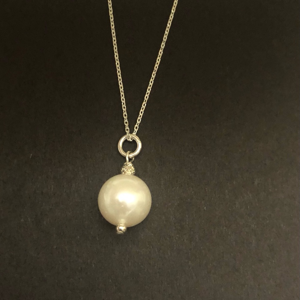 ✨HOST PICK✨ Sterling Silver White freshwater pearl necklace